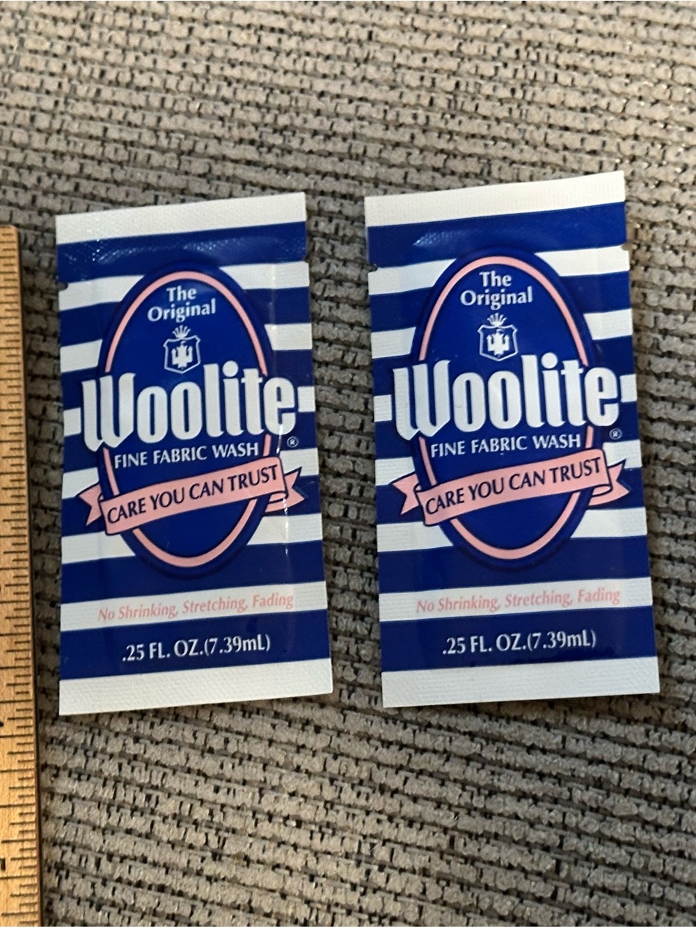 Fine Fabric Wash Single-Use Packets - Blue and Pink